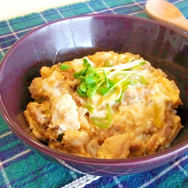 さば缶で簡単！鯖と豆腐のたまご丼